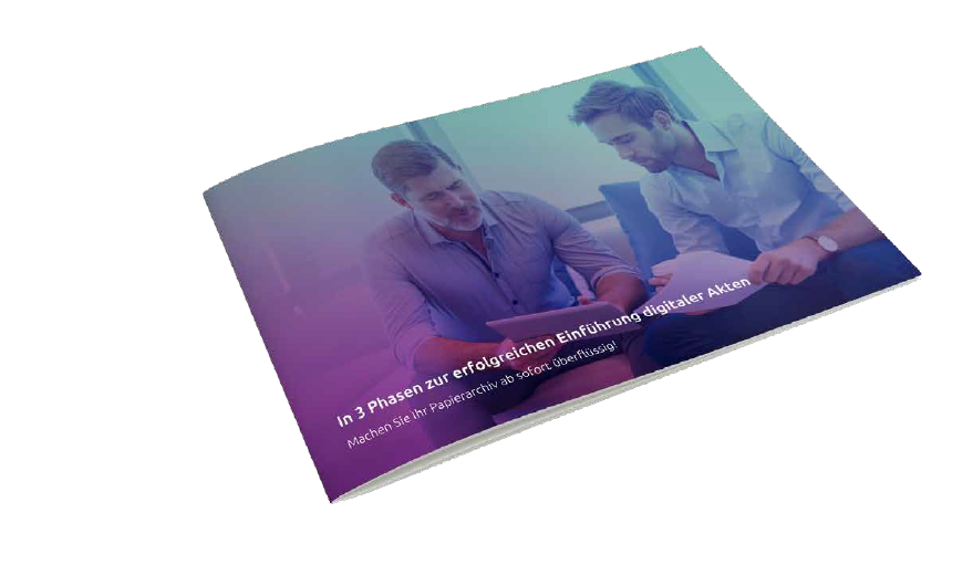 Broschüre in einem lila blauen Farbverlauf mit einem älternen und einem jüngeren Mann, die sich über digitale Akten unterhalten